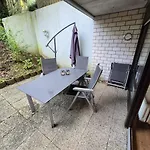 Uni- Und Citynahe Souterrain-wohnung Am Waldpark