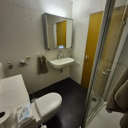 Apartament Uni- Und Citynahe Souterrain-wohnung Am Waldpark Wuppertal