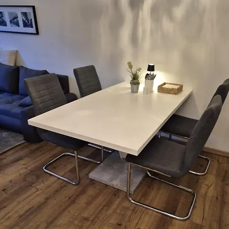 Uni- Und Citynahe Souterrain-wohnung Am Waldpark Wuppertal