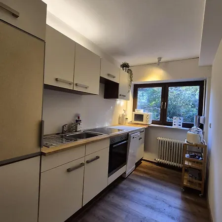 Uni- Und Citynahe Souterrain-wohnung Am Waldpark Wuppertal