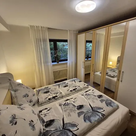 Uni- Und Citynahe Souterrain-wohnung Am Waldpark