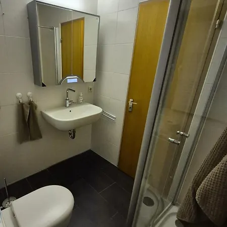 Uni- Und Citynahe Souterrain-wohnung Am Waldpark Wuppertal