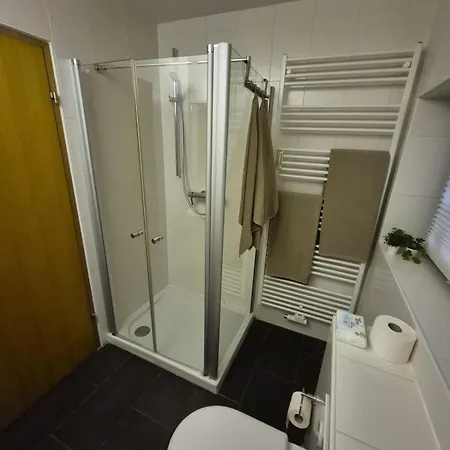 Uni- Und Citynahe Souterrain-wohnung Am Waldpark * Wuppertal