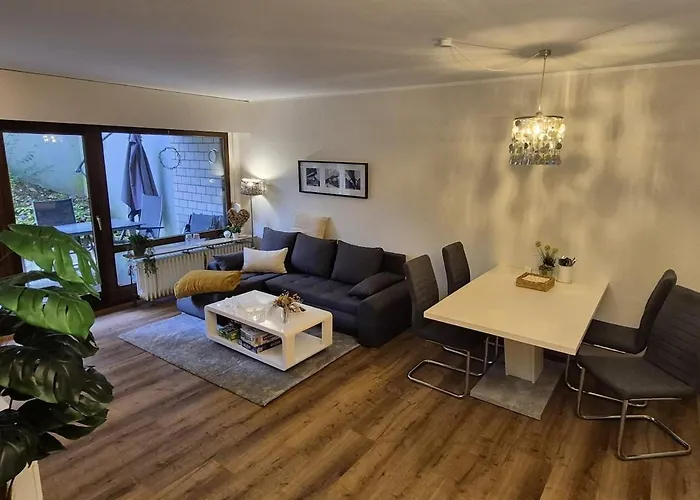 Uni- Und Citynahe Souterrain-wohnung Am Waldpark * Wuppertal