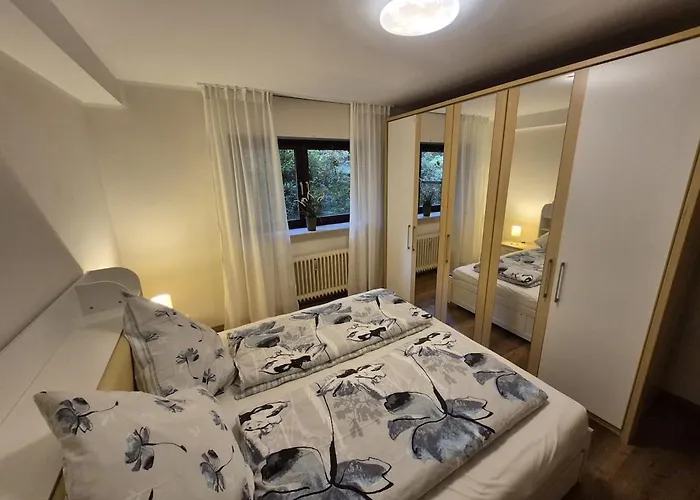 Uni- Und Citynahe Souterrain-wohnung Am Waldpark