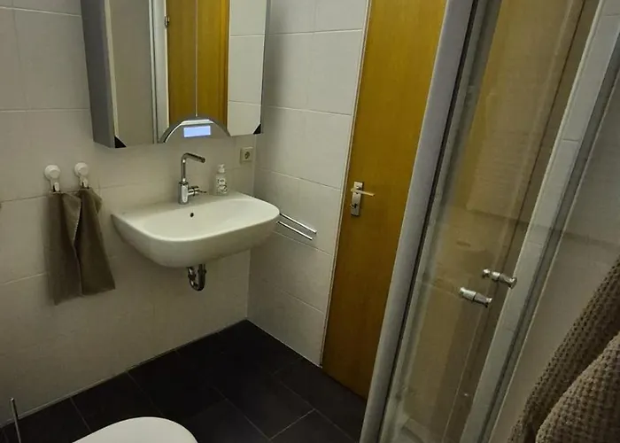 Uni- Und Citynahe Souterrain-wohnung Am Waldpark Wuppertal