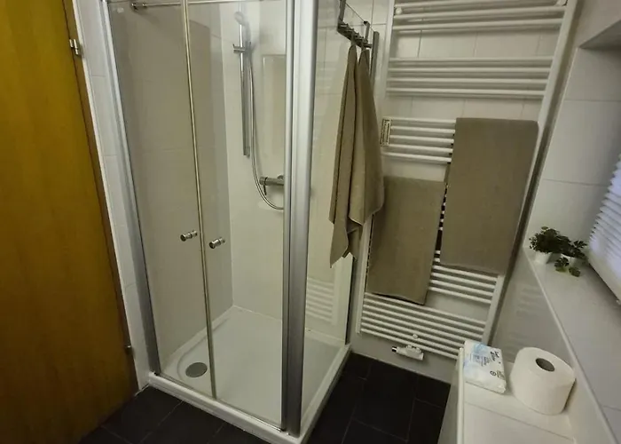 Uni- Und Citynahe Souterrain-wohnung Am Waldpark * Wuppertal